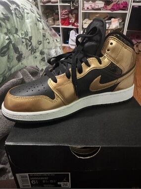 COPY - Youth AirJordan 1 Mid Se